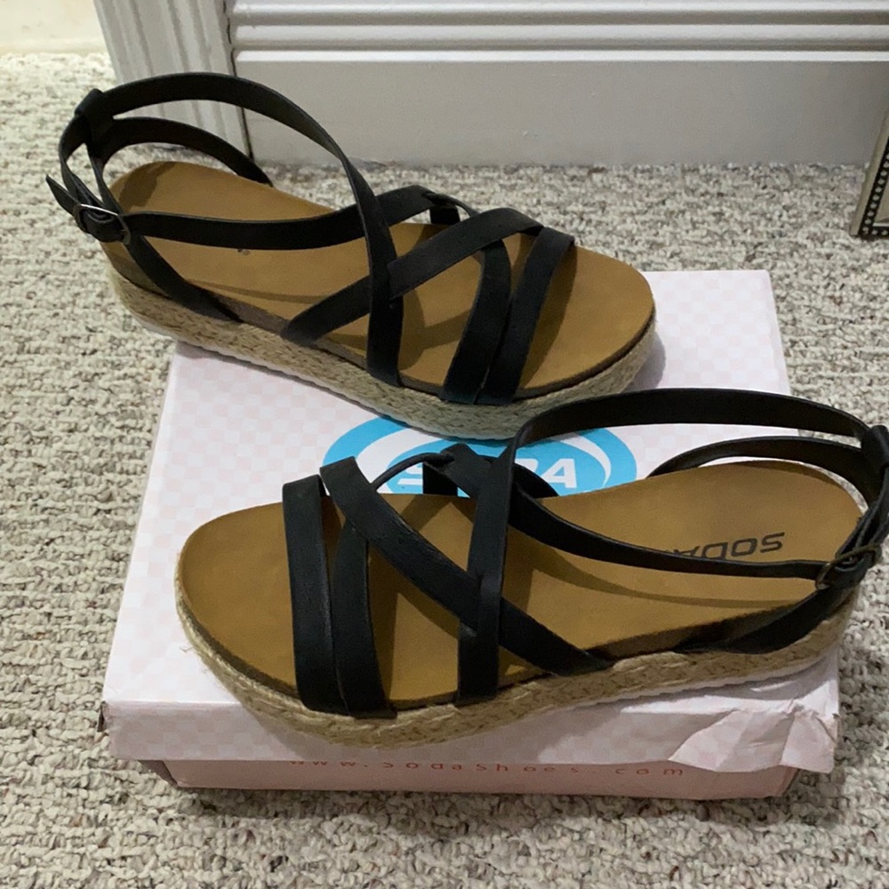 Soda sandals size 10 black